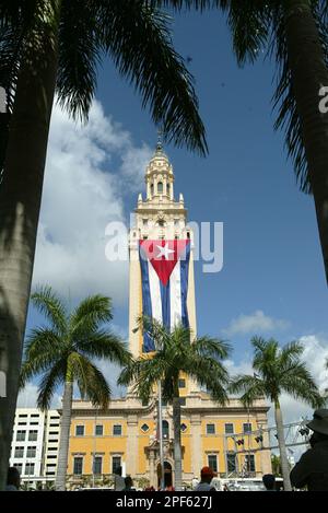 https://l450v.alamy.com/450v/2pf627j/the-freedom-tower-in-downtown-miami-is-draped-with-the-cuban-flag-saturday-july-19-2003-as-thousands-of-mourners-gather-to-pay-respects-to-salsa-legend-and-cuban-exile-celia-cruz-the-queen-of-salsa-died-wednesday-at-her-fort-lee-nj-home-she-was-77-ap-photorichard-patterson-2pf627j.jpg