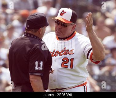 Hargrove ejected in 1st, 09/30/1998