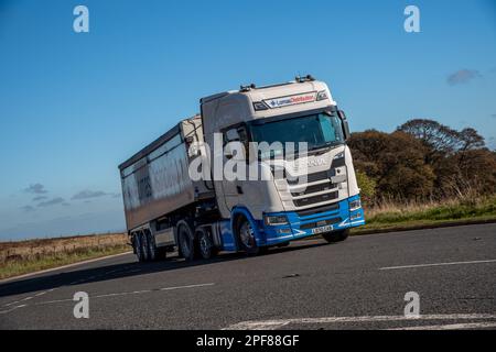 A Lomas Distribution Scania pulling a Fruehauf bulk tipper trailer takes a bend in the Hope Valley, Derbyshire, UK Stock Photo