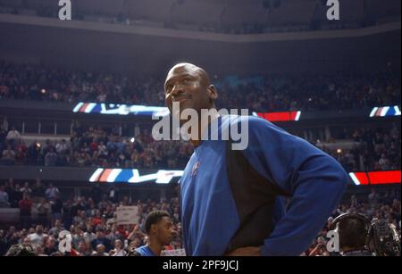 Washington Wizards Michael Jordan and the crowd react after his