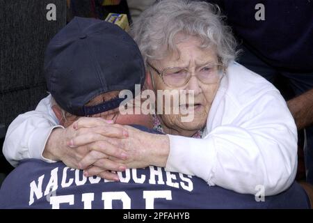 Fanny Glasglow hangs on as she s helped off a bus by a Nacogdoches