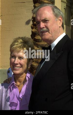 JOHN CLEESE & ALYCE CLEESE LOS ANGELES USA 16 November 1999 Stock Photo ...