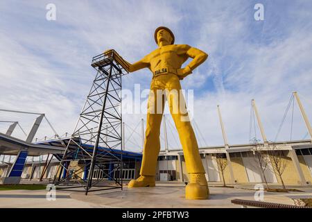 Oklahoma, MAR 1 2023 - Sunny exterior view of the Golden Driller Statue in Tulsa Expo Center Stock Photo