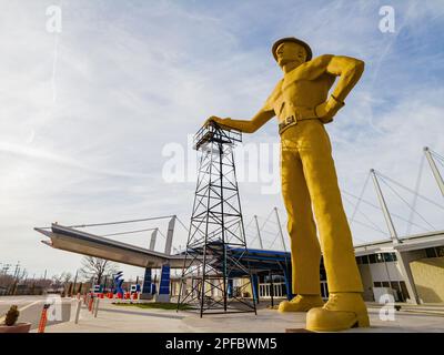 Oklahoma, MAR 1 2023 - Sunny exterior view of the Golden Driller Statue in Tulsa Expo Center Stock Photo