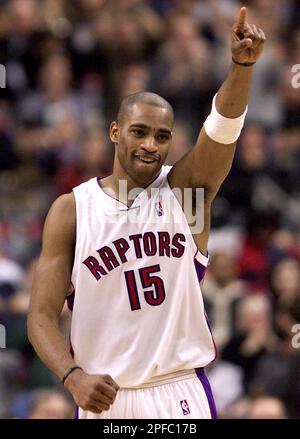 NBA Toronto Raptors ラプターズ　VINCE CARTER Toronto Raptors' Vince Carter celebrates a point during late