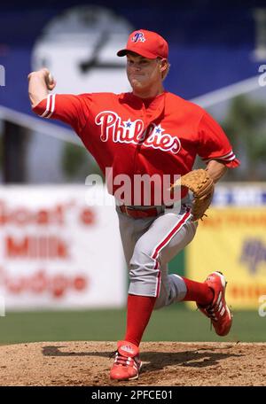 PAUL BYRD ATLANTA BRAVES ACTION SIGNED 8x10 