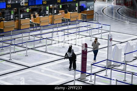 Stuttgart, Germany. 17th Mar, 2023. Empty terminals in the empty departure hall at Stuttgart Airport. Flights are canceled due to a Verdi strike. Credit: Bernd Weißbrod/dpa/Alamy Live News Stock Photo