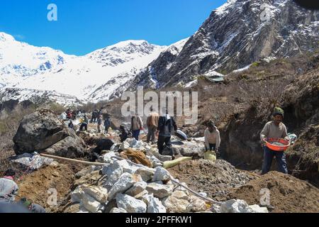 Rudarprayag, Uttarakhand, India, May 18 2014, Laborer working in Kedarnath reconstruction project. There is a reconstruction plan for the Kedarnath te Stock Photo