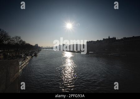 Paris, France. 14th Feb, 2023. The picture shows a view of the Seine during a fine particle pollution episode in Paris, France, on February 14, 2023. Photo by Aurelien Morissard/ABACAPRESS.COM Credit: Abaca Press/Alamy Live News Stock Photo