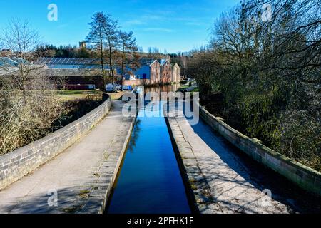 Dukinfield Aqueduct, which carries the Peak Forest canal over the river Tame at Portland Basin, Ashton-under-Lyne, Tameside, Manchester, England, UK Stock Photo