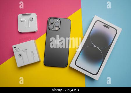 Apple iPhone 14 Pro Max, Space Black, smartphone back view. Next to it are  the new Apple Earpods, Airpods headphones for listening to music Stock  Photo - Alamy