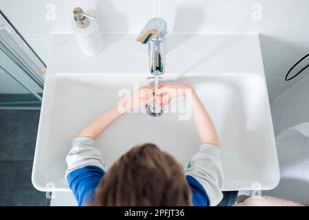 Berlin, Deutschland. 17th Mar, 2023. Symbolic photo on the subject of hygiene in children. A five-year-old boy washes his hands with soap alone in the bathroom at the sink. Berlin, March 17, 2023 Credit: dpa/Alamy Live News Stock Photo