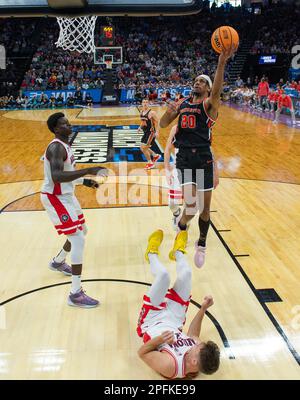 Arizona Wildcats guard Pelle Larsson (3) looks to pass the ball in the ...