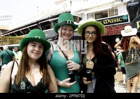 LOS CRISTIANOS, Spain. 17th Mar, 2023. Irish people in the streets during the celebration of St Patrick in South Tenerife. (Credit Image: © Mercedes Menendez/Pacific Press via ZUMA Press Wire) EDITORIAL USAGE ONLY! Not for Commercial USAGE! Credit: ZUMA Press, Inc./Alamy Live News Stock Photo