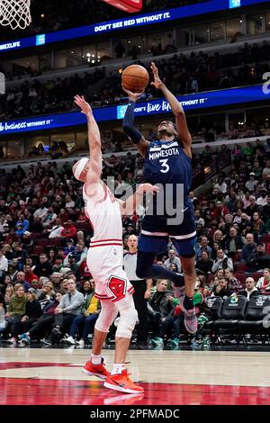 Los Angeles, United States. 28th Feb, 2023. Los Angeles Clippers forward Paul  George (R) drives past Minnesota Timberwolves forward Jaden McDaniels (L)  during an NBA game. Timberwolves 108:101 Clippers (Photo by Ringo