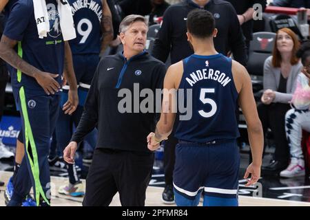 Chicago, USA. 17th Mar, 2023. Chicago, USA, March 17, 2023: Minnesota Timberwolves Head Coach Chris Finch shakes hands with Kyle Anderson (5 Minnesota Timberwolves) during the game between the Chicago Bulls and Minnesota Timberwolves on Friday March 17, 2023 at the United Center, Chicago, USA. (NO COMMERCIAL USAGE) (Shaina Benhiyoun/SPP) Credit: SPP Sport Press Photo. /Alamy Live News Stock Photo