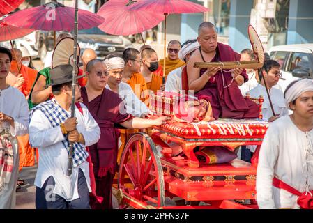 Mourners and monks, funeral Procession from Wat Phra Singh, Chiang Mai Thailand Stock Photo