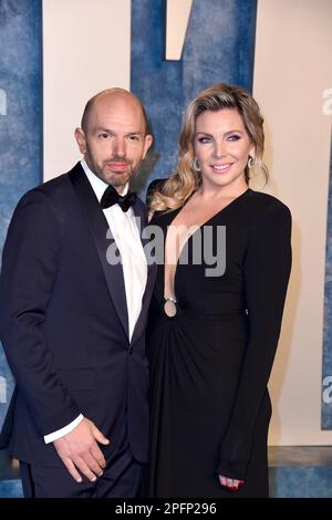 March 12, 2023, Beverly Hills, CA, USA: LOS ANGELES - MAR 12: Paul Scheer, June Diane Raphael at the 2023 Vanity Fair Oscar Party at the Wallis Annenberg Center for the Performing Arts on March 12, 2023 in Beverly Hills, CA (Credit Image: © Kay Blake/ZUMA Press Wire) EDITORIAL USAGE ONLY! Not for Commercial USAGE! Stock Photo