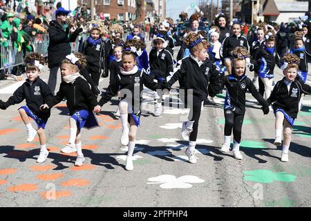 St. Louis, United States. 17th Mar, 2023. Young dancers entertain the crowd with an Irish dance as they marche in the 38th Ancient Order of Hibernians Saint Patrick's Day Parade on St. Patricks Day in St. Louis on Friday, March 17, 2023. Photo by Bill Greenblatt/UPI Credit: UPI/Alamy Live News Stock Photo