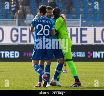 Como, Italy. 18th Mar, 2023. Captains Cesc Fabregas(Como) and Gianluigi  Buffon(Parma) during Como 1907 vs Parma Calcio, Italian soccer Serie B  match in Como, Italy, March 18 2023 Credit: Independent Photo Agency/Alamy