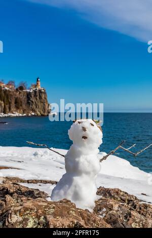 Snowman with Split Rock Lighthouse on Lake Superior, Minnesota, USA Stock Photo