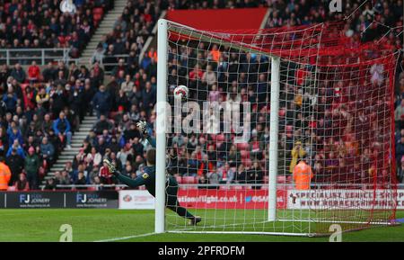 Sunderland's Amad Diallo's penalty goes past Luton Town Goalkeeper Ethan Horvath during the Sky Bet Championship match between Sunderland and Luton Town at the Stadium Of Light, Sunderland on Saturday 18th March 2023. (Photo: Michael Driver | MI News) Credit: MI News & Sport /Alamy Live News Stock Photo