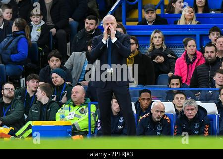 Everton manager Sean Dyche shouts instructions to his players during the Premier League match between Chelsea and Everton at Stamford Bridge, London on Saturday 18th March 2023. (Photo: Ivan Yordanov | MI News) Credit: MI News & Sport /Alamy Live News Stock Photo