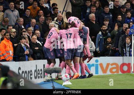 Everton's Abdoulaye Doucoure (2nd left) celebrates scoring their side's first goal of the game during the Premier League match at Stamford Bridge, London. Picture date: Saturday March 18, 2023. Stock Photo