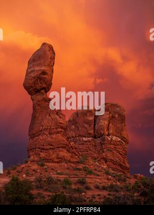 The Balanced Rock in Arches National Park, Utah, is a stunning natural wonder that has captivated visitors for years. This unique geological formation Stock Photo