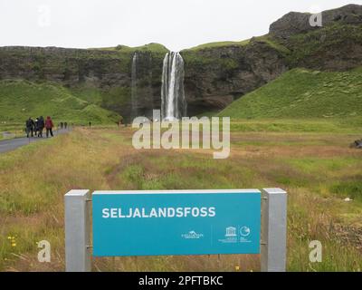 Sign, tourists on the way to the waterfall, Seljalandsfoss, break-off edge of the highlands, south coast, Iceland Stock Photo