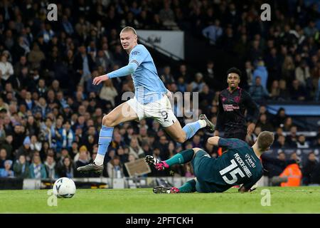 Manchester, UK. 18th Mar, 2023. Erling Haaland of Manchester City shoots and scores his teams 1st goal. Emirates FA Cup quarter-final match, Manchester City v Burnley at the Etihad Stadium in Manchester, Lancs on Saturday 18th March 2023. this image may only be used for Editorial purposes. Editorial use only, pic by Chris Stading/Andrew Orchard sports photography/Alamy Live news Credit: Andrew Orchard sports photography/Alamy Live News Stock Photo