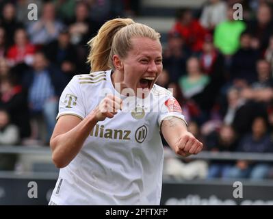 Bayern's Giulia Gwinn heads the ball during the women's quarterfinal Champions  League first leg soccer match between Bayern Munich and Paris Saint-Germain  in Munich, Germany, Tuesday, March 22, 2022. (AP Photo/Matthias Schrader