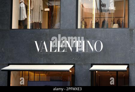 Valentino boutique discount beverly hills