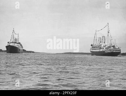 Svenska Amerika Linien's ships M/S Kungsholm and M/S Gripsholm meet in the Stockholm archipelago in July 1930. The ships built in the 1920s were sister ships and the most modern ships on the Atlantic at the time. Gripsholms with a length of 168.5 meters and a width of 22.7 meters and Kungsholm, which was 181.32 and 22 meters wide, were veritable floating luxury palaces and celebrities of the time traveled on them. Both ships ended their days as scrap. Stock Photo