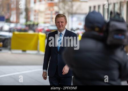 London, UK, 19th March 2022. Demonstrators gathered outside a mansion in  Holland Park owned by Russian oligarch Vladimir Yevtushenkov (aka  Evtushenkov), owner of Kronshtadt, part of Sistema Group, which the  protesters say