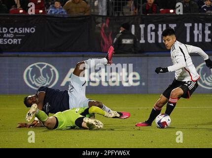 Frisco, United States. 18th Mar, 2023. March 18, 2023, Frisco, United States: Sporting KC forward Willy Agada falls on top of FC Dallas goalkeeper Maarten Paes during second half action of the MLS game between FC Dallas and Sporting KC at Toyota Stadium on March 18, 2023 in Frisco, Texas. (Photo by Javier Vicencio/ Credit: Eyepix Group/Alamy Live News Stock Photo