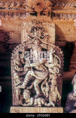 Dancing Shiva Nataraja. 17th century wooden carvings in Meenakashi Sundareswarer temple's chariot at Madurai, Tamil Nadu, South India, India, Asia Stock Photo