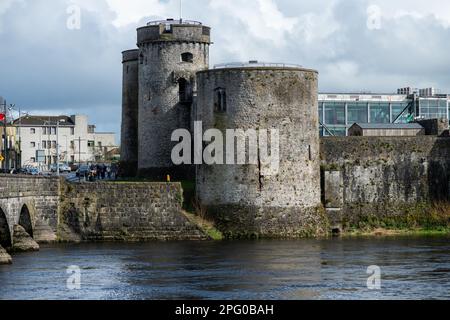 St Patrick's Day in Limerick, parade and happy people during the show, 17.03.2023 Limerick, Ireland Stock Photo