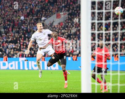 Leverkusen, Deutschland. 20th Mar, 2023. left to right Matthijs DE LIGT (M), Odilon KOSSOUNOU (LEV) goalchance, Kofball action, duels, soccer 1st Bundesliga, 25th matchday, Bayer 04 Leverkusen (LEV) - FC Bayern Munich (M) 2:1, on 19.03 .2023 in Leverkusen/ Germany. #DFL regulations prohibit any use of photographs as image sequences and/or quasi-video # Credit: dpa/Alamy Live News Stock Photo