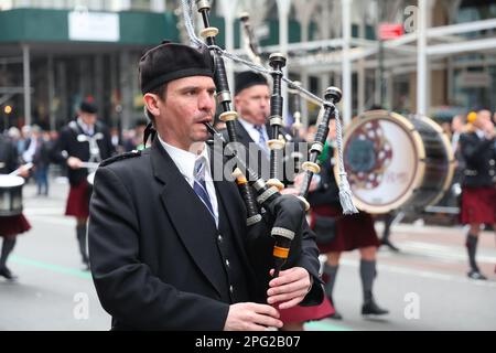 The Roisin Dubh Irish Pipe Band from East Islip, New York marches in ...