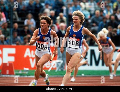 ARCHIVE PHOTO: Marlies GOEHR turns 65 on March 21, 2023, Marlies GOEHR (left), OELSNER, GOHR, GDR, athlete, action, relay race, at the European Athletics Championships in Stuttagart from August 26-31, 1986. ?SVEN SIMON, Princess-Luise-Str.41#45479 Muelheim/Ruhr#tel.0208/9413250#fax 0208/9413260#account 1428150 Commerzbank Essen BLZ 36040039 #www.SvenSimon.net#e-mail:SvenSimon@t -online.de. Stock Photo