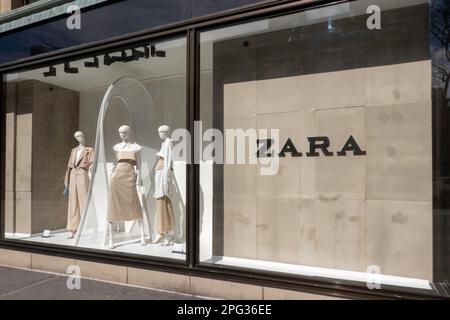 Zara Espana S.A. on Fifth Avenue and W. 42nd Street, New York City, USA  2003 Stock Photo