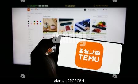 Person holding cellphone with website of US luxury retailer Neiman Marcus  Group Inc. on screen in front of logo. Focus on center of phone display  Stock Photo - Alamy