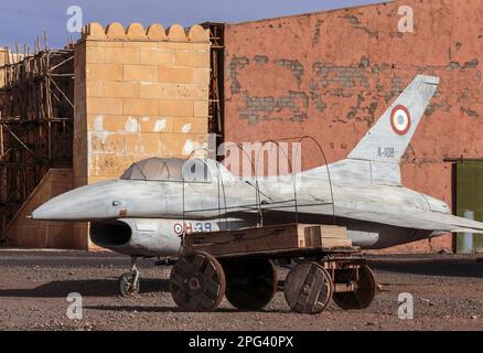 The Jet used in the 1985 movie 'The Jewel of the Nile' stands in the grounds of tne Atlas Studios near Ouarzazate. Michael Douglas, Kathleen Turner ab Stock Photo