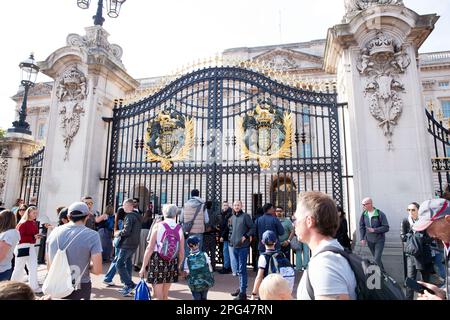 People walk around Buckingham Palace in London on the first Saturday since the state funeral of Queen Elizabeth II. Stock Photo