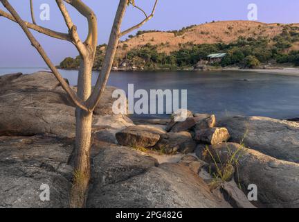 View of the beach at Makuzi. Makuzi Beach Lodge is situated on the lush Northern shores of Lake Malawi south of Nkata Bay and near Chintheche village. Stock Photo