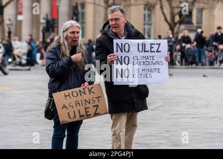 Protest against ULEZ zone expansion in London, UK. Protesters with placards. No climate lockdown. No 15 minute cities Stock Photo