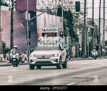 March 19, 2023, Los Angeles, CA, USA: The women's lead car drives on Sunset boulevard during the 38th annual Los Angeles Marathon in Los Angeles, CA. Stock Photo