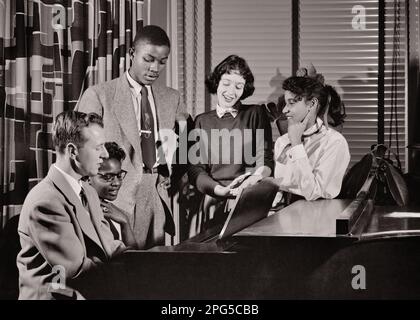 1950s UNRELEASED GROUP OF STUDENTS OF DIVERSE ETHNICITY GATHERED AROUND PIANO FELLOWSHIP HOUSE PHILADELPHIA PENNSYLVANIA USA - j7041 HAR001 HARS JOY LIFESTYLE SOUND FIVE MUSICIAN 5 COPY SPACE FRIENDSHIP HALF-LENGTH FOREIGN B&W SUIT AND TIE ACTIVITY HAPPINESS UNIVERSITIES AFRICAN-AMERICANS AFRICAN-AMERICAN NETWORKING LOW ANGLE SONG VOCAL BLACK ETHNICITY ENTERTAINER MUSICAL INSTRUMENT HIGHER EDUCATION VOCALIZE VOCALS SONGS COLLEGES FELLOWSHIP GATHERED TOGETHERNESS YOUNG ADULT MAN YOUNG ADULT WOMAN BLACK AND WHITE CAUCASIAN ETHNICITY HAR001 HISPANIC ETHNICITY OLD FASHIONED AFRICAN AMERICANS Stock Photo