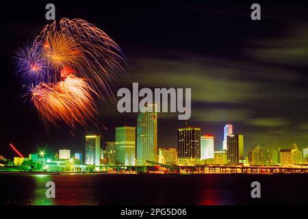1980s 1990s JULY 4TH FIREWORKS OVER SKYLINE OF MIAMI FLORIDA USA - kf25952 BEN002 HARS BUILDINGS AMERICANA NORTH AMERICA FREEDOM NORTH AMERICAN SUCCESS STRUCTURE PROPERTY EXCITEMENT EXTERIOR LOW ANGLE POWERFUL SOUTHERN REAL ESTATE STRUCTURES CITIES SOUTHEASTERN EDIFICE SOUTH EAST FL FEDERAL FOURTH OF JULY INDEPENDENCE DAY JULY 4TH OLD FASHIONED PYROTECHNICS Stock Photo
